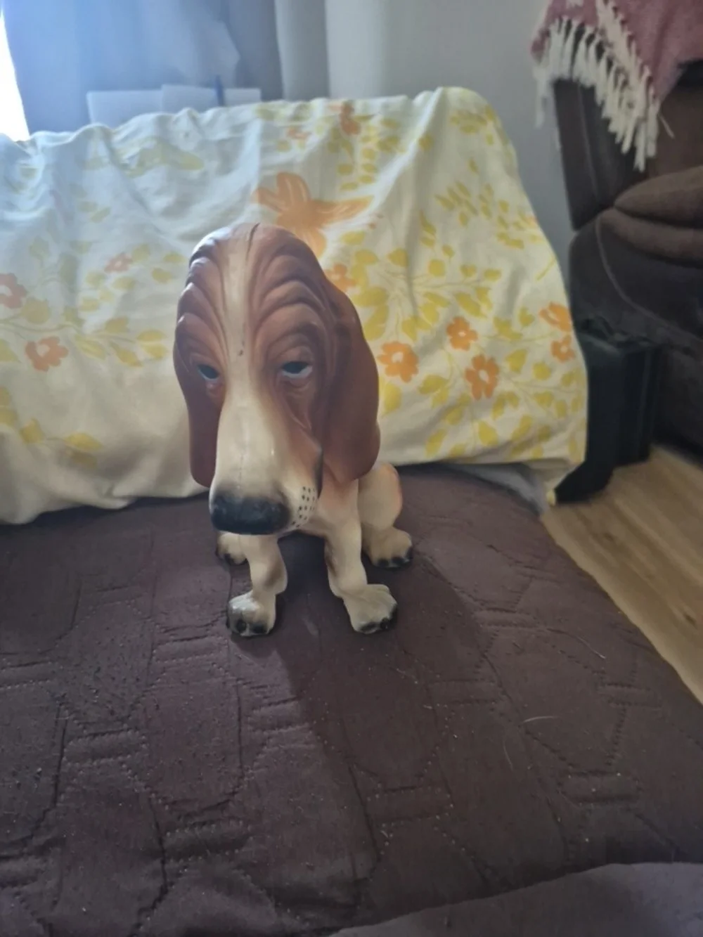 BREYER JOLLY CHOLLY Brown & Cream Basset Hound Dog Ceramic Figurine - Pet Décor